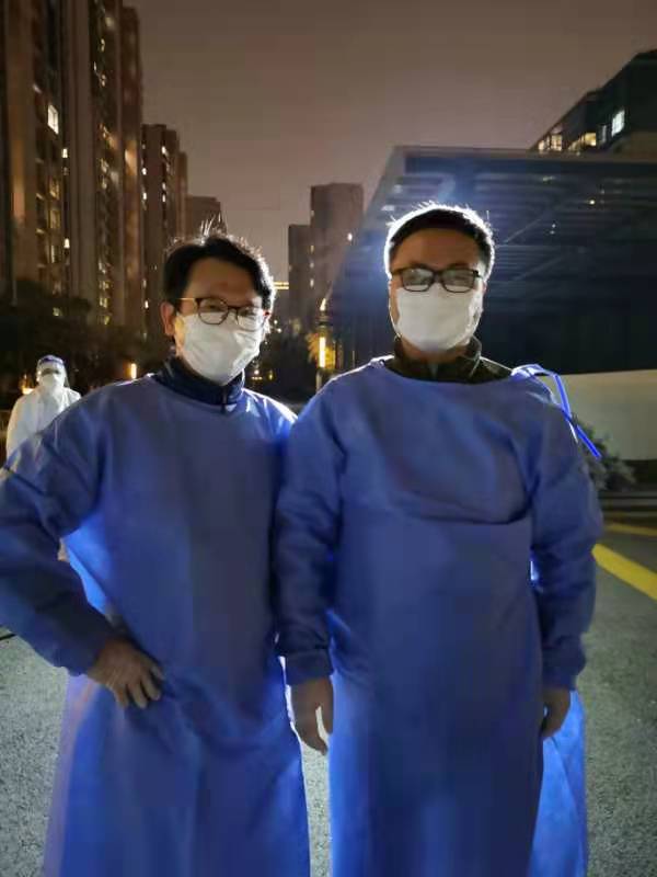 沈昌明小区巡逻（顺便送快递），，开导居民走南闯北，，不出楼栋
